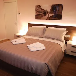 Bed & Breakfast 2 Navigli, Milano